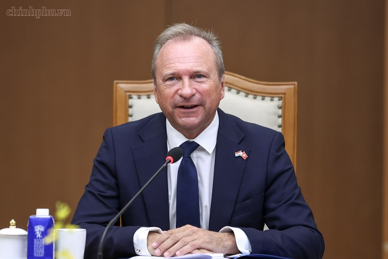 thủ tướng lê minh hưng tiếp bộ trưởng tài chính luxembourg gilles roth hình ảnh 3 thu tuong le minh hung tiep bo truong tai chinh luxembourg gilles roth hinh anh 3