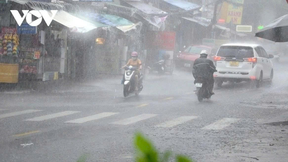 thời tiết ngày 13 10 trung bộ mưa lớn, hà nội nắng 33 độ c hình ảnh 1 thoi tiet ngay 13 10 trung bo mua lon, ha noi nang 33 do c hinh anh 1
