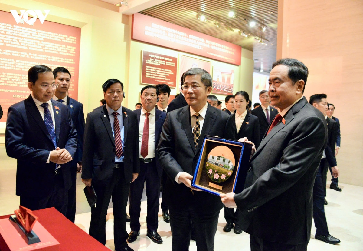 chủ tịch quốc hội tham quan bảo tàng lịch sử Đảng cộng sản trung quốc hình ảnh 2 chu tich quoc hoi tham quan bao tang lich su Dang cong san trung quoc hinh anh 2