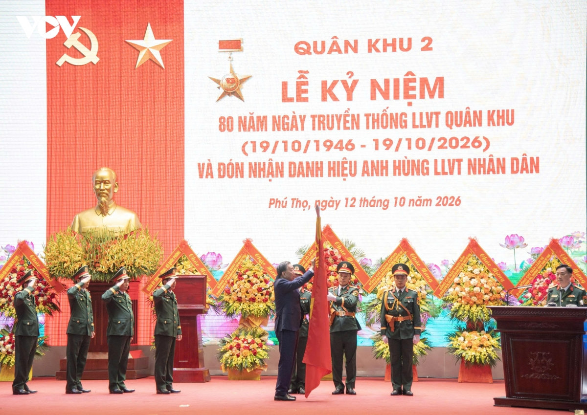 tong bi thu, chu tich nuoc to lam trao danh hieu anh hung llvtnd tang quan khu 2 hinh anh 4