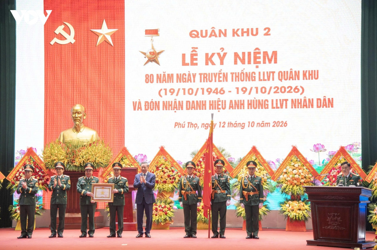 tong bi thu, chu tich nuoc to lam trao danh hieu anh hung llvtnd tang quan khu 2 hinh anh 5