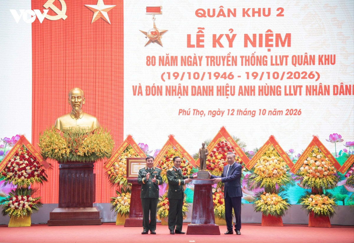 tong bi thu, chu tich nuoc to lam trao danh hieu anh hung llvtnd tang quan khu 2 hinh anh 7