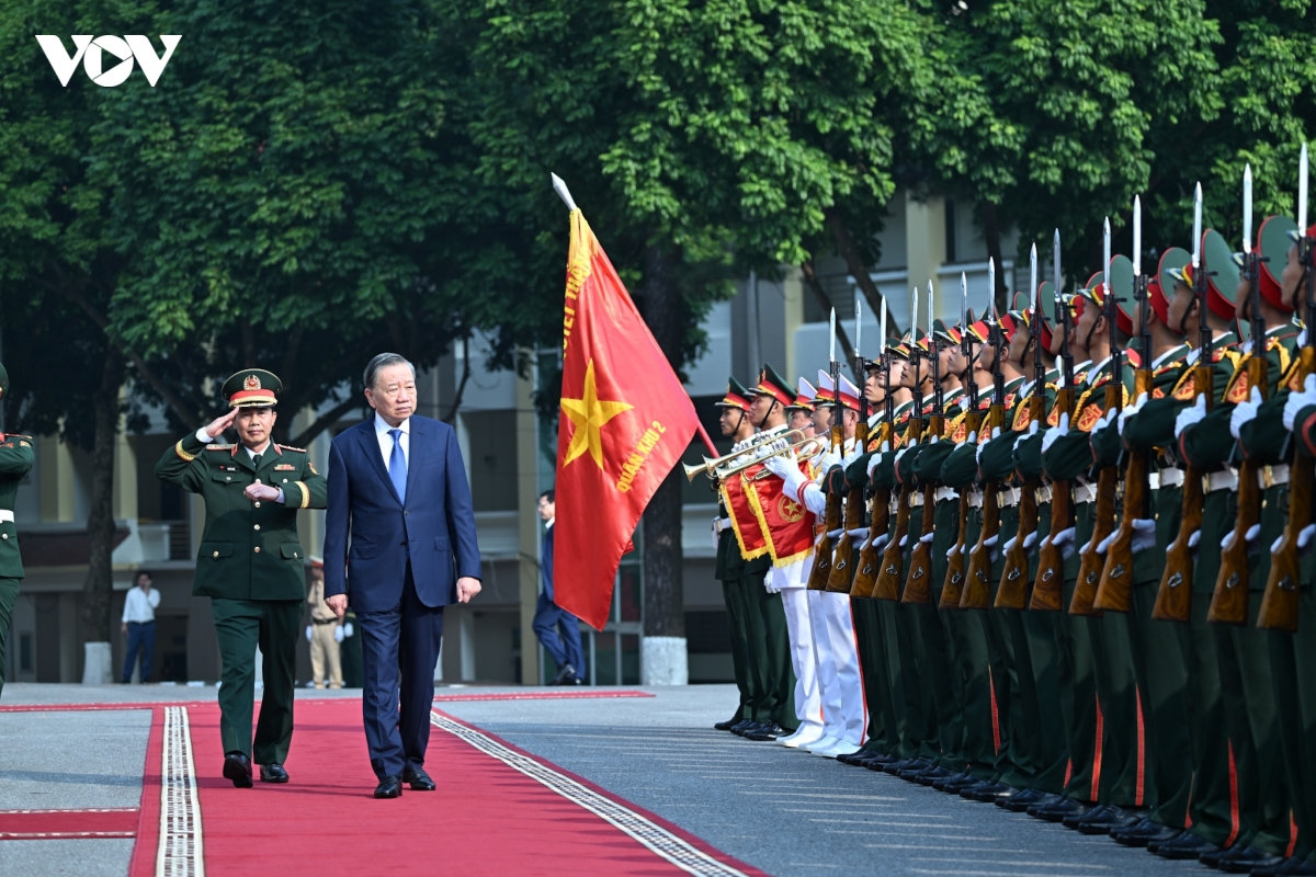 tong bi thu, chu tich nuoc to lam trao danh hieu anh hung llvtnd tang quan khu 2 hinh anh 1