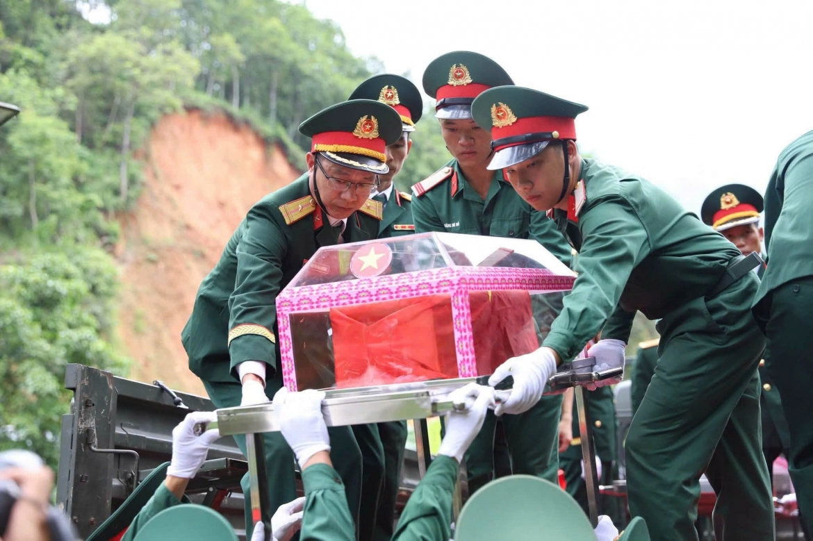 tuyên quang tổ chức lễ an táng 93 hài cốt liệt sĩ tại nghĩa trang liệt sĩ vị xuyên hình ảnh 1 tuyen quang to chuc le an tang 93 hai cot liet si tai nghia trang liet si vi xuyen hinh anh 1