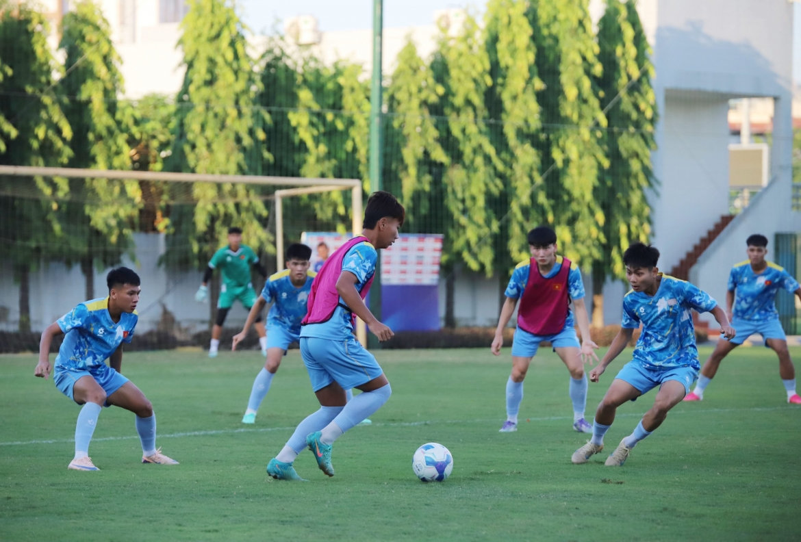 bong da viet nam thang tien chau luc vuon minh tu suc manh cua ca mot he thong hinh anh 2
