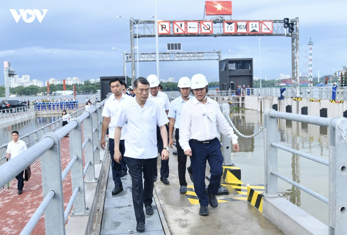 thủ tướng kiểm tra dự án hạ tầng thoát nước và chống ngập trọng điểm tại tp.hcm hình ảnh 3 thu tuong kiem tra du an ha tang thoat nuoc va chong ngap trong diem tai tp.hcm hinh anh 3