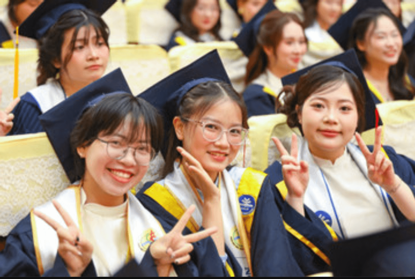 Thủ tướng yêu cầu Bộ GD&ĐT triển khai đồng bộ dữ liệu học bạ, văn bằng, chứng chỉ để tích hợp trên VNeID.