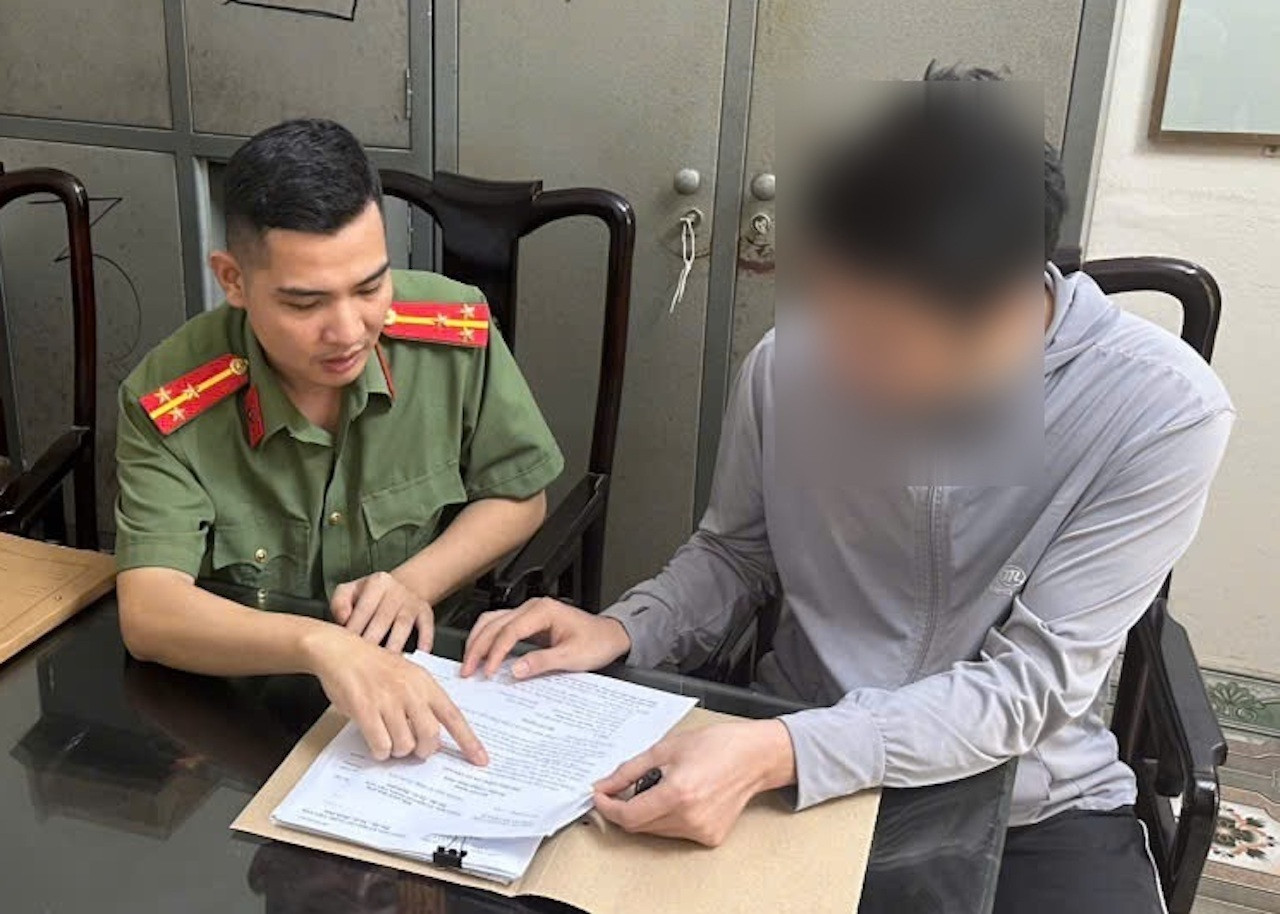 N.X.H. tại cơ quan công an.