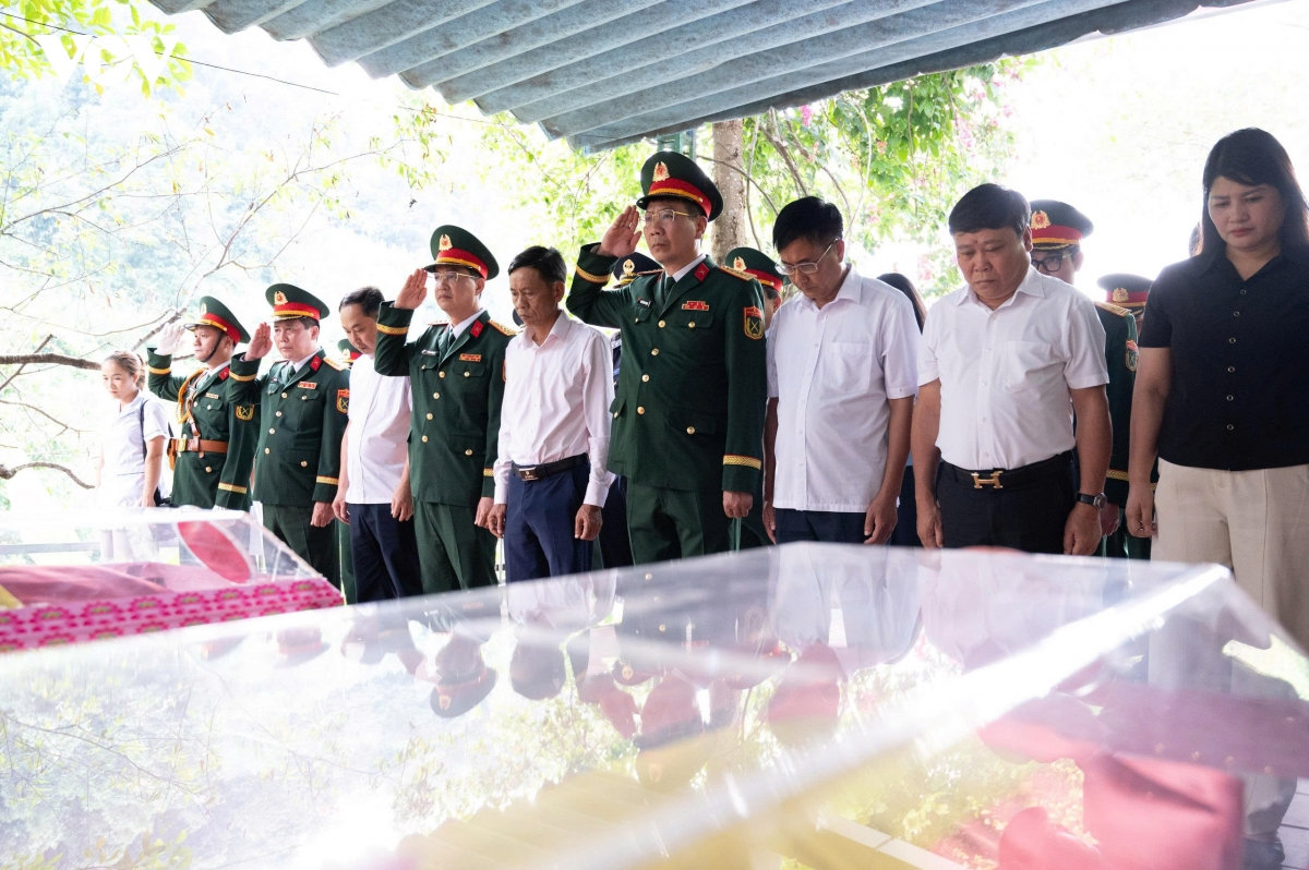 trang nghiem dong nguoi tien dua 93 liet si ve nghia trang liet si vi xuyen hinh anh 8