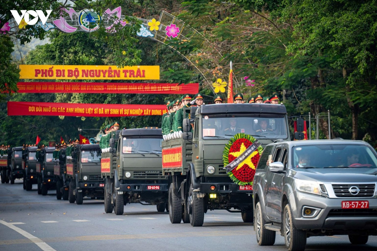 trang nghiem dong nguoi tien dua 93 liet si ve nghia trang liet si vi xuyen hinh anh 1