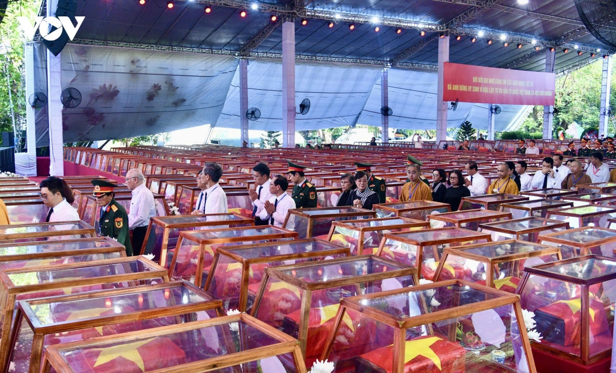 thu tuong du le vieng, truy dieu va an tang hai cot liet si tai tp.hcm hinh anh 5