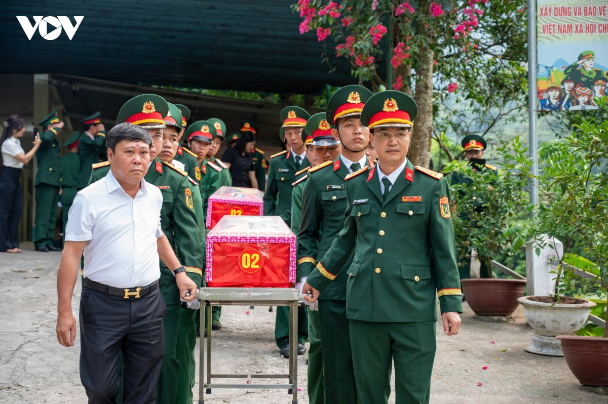 trang nghiem dong nguoi tien dua 93 liet si ve nghia trang liet si vi xuyen hinh anh 10