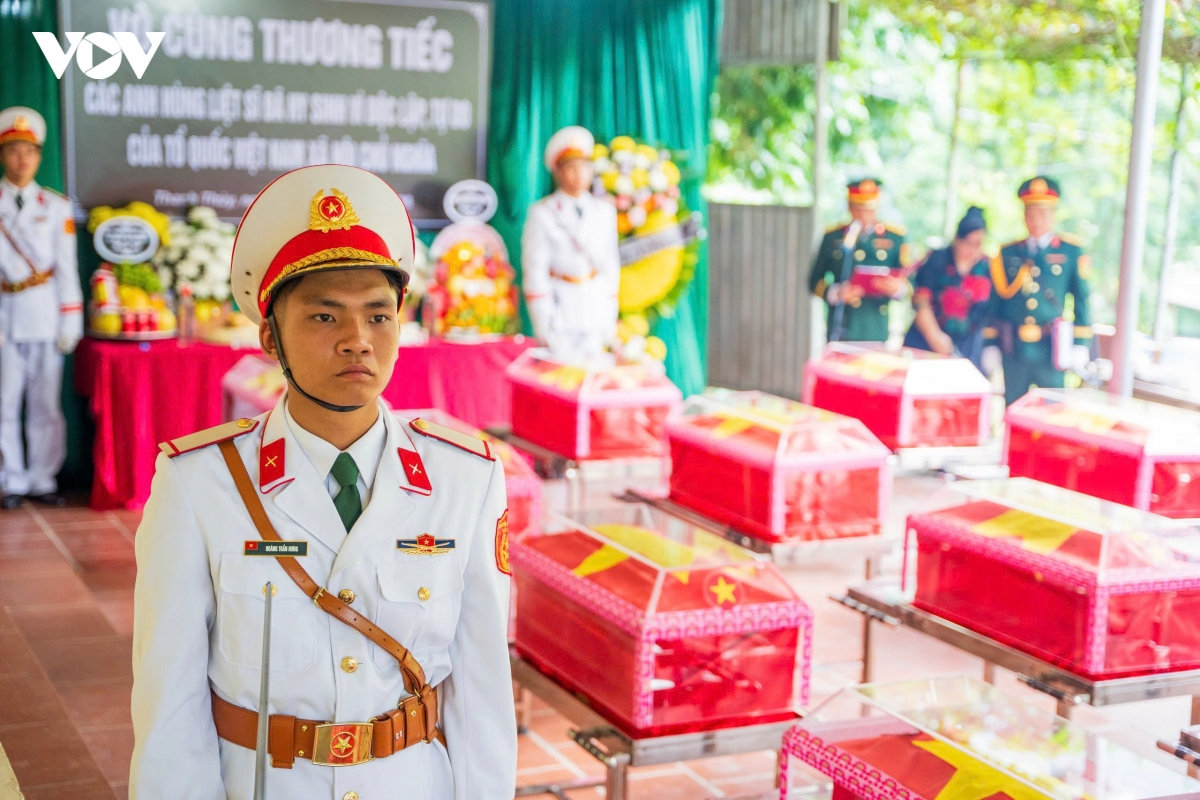 trang nghiem dong nguoi tien dua 93 liet si ve nghia trang liet si vi xuyen hinh anh 9