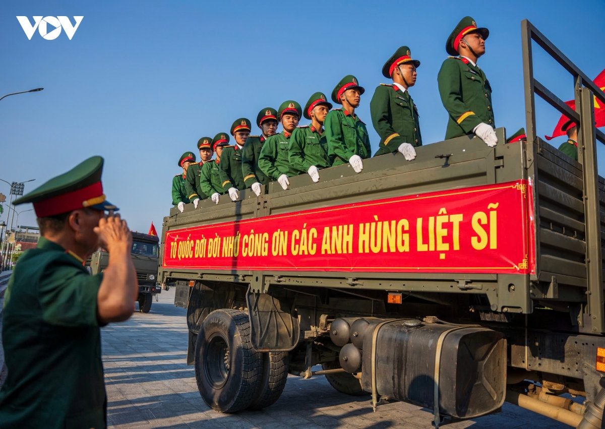 trang nghiem dong nguoi tien dua 93 liet si ve nghia trang liet si vi xuyen hinh anh 13