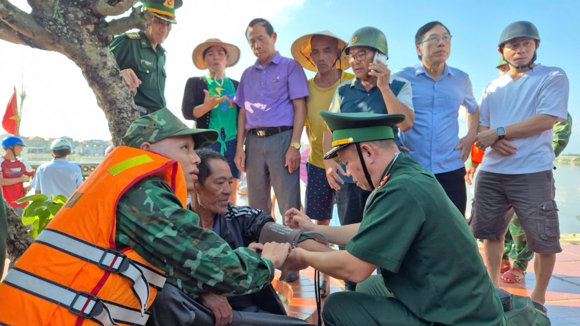 tìm thấy ngư dân mất tích gần 2 ngày trên biển hình ảnh 1 tim thay ngu dan mat tich gan 2 ngay tren bien hinh anh 1