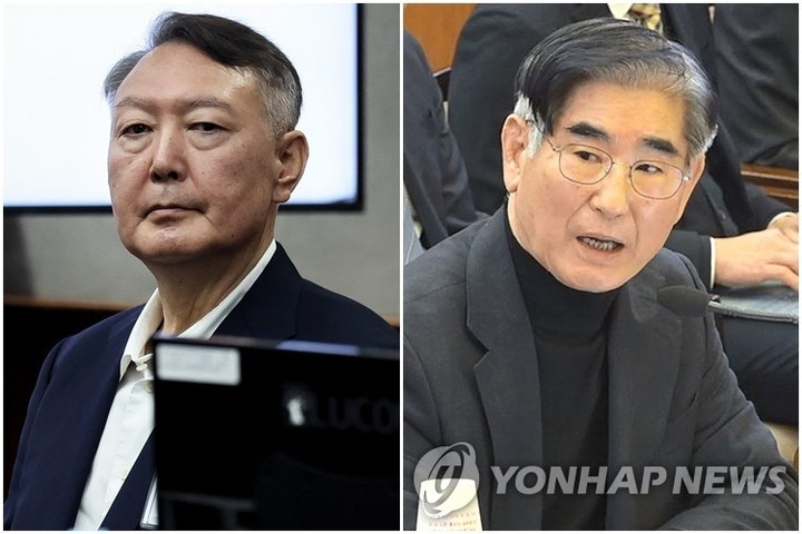 Cựu Tổng thống Yoon Suk-yeol (trái) và cựu Bộ trưởng Quốc phòng Kim Yong-hyun. (Ảnh: Yonhap)