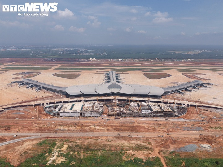Dự án thành phần 3 có 16 gói thầu xây lắp chính, trong đó 4 gói đã hoàn thành, 12 gói đang triển khai. Đến đầu tháng 9, tổng giá trị thực hiện của 16 gói thầu đạt hơn 80% giá trị hợp đồng.