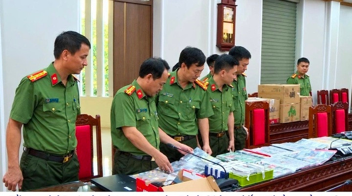 Đại tá Lê Ngọc Anh - Phó Giám đốc, Thủ trưởng Cơ quan An ninh điều tra Công an tỉnh Thanh Hoá trực tiếp chỉ đạo công tác điều tra, phá án. (Ảnh: Công an Thanh Hoá)