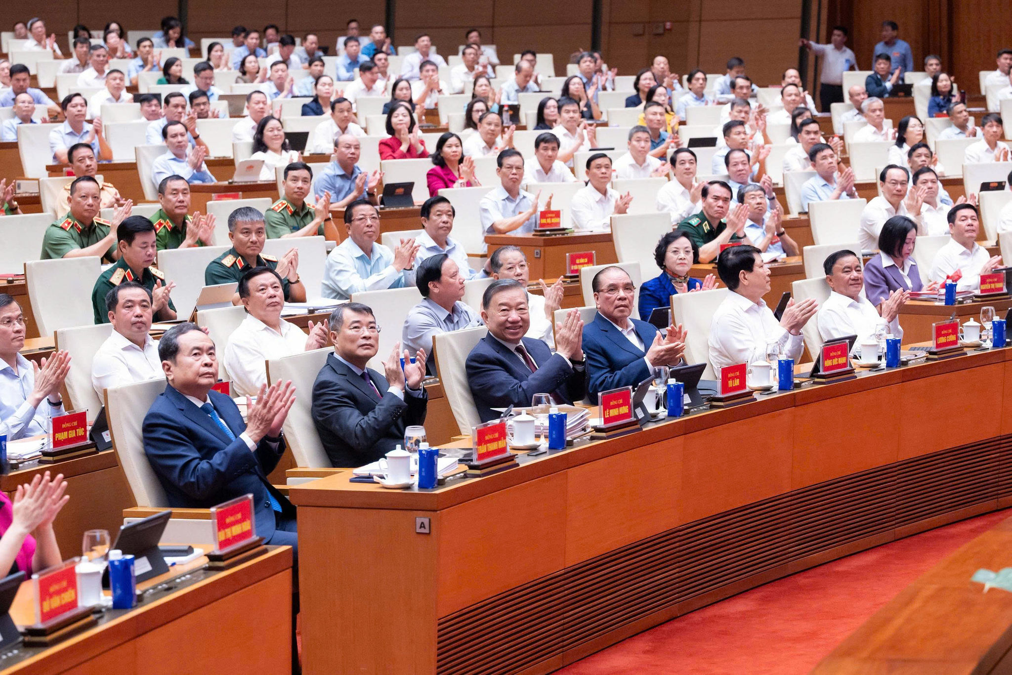 Tổng Bí thư, Chủ tịch nước Tô Lâm cùng lãnh đạo, nguyên lãnh đạo Đảng, Nhà nước dự Hội nghị quán triệt một số nghị quyết, chỉ thị của Bộ Chính trị hồi tháng 9. (Ảnh: Media Quốc hội)
