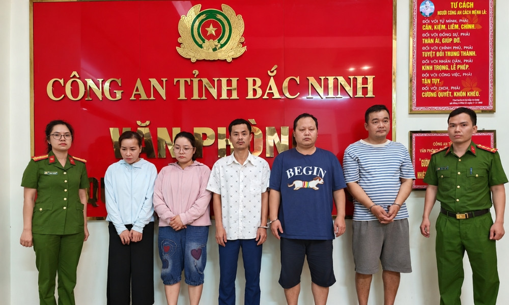 khởi tố nhóm giả danh nhân viên ngân hàng lừa người vay vốn hình ảnh 1 khoi to nhom gia danh nhan vien ngan hang lua nguoi vay von hinh anh 1