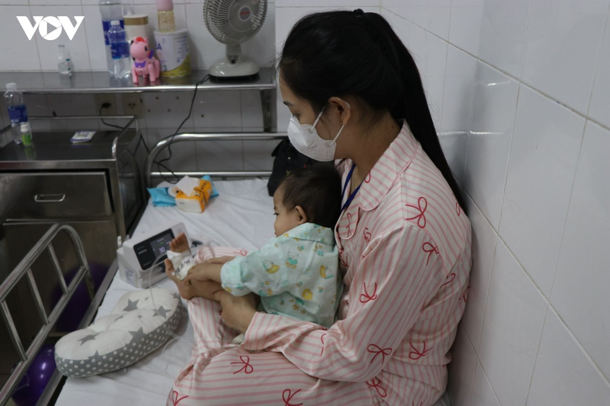 bệnh giao mùa gia tăng, nhiều trẻ em ở huế nhập viện hình ảnh 2 benh giao mua gia tang, nhieu tre em o hue nhap vien hinh anh 2