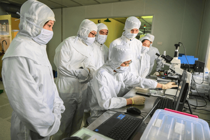 Phòng sạch, Trung tâm Nano và Năng lượng, trường Đại học Khoa học Tự nhiên, Đại học Quốc gia Hà Nội, nơi đào tạo và nghiên cứu về bán dẫn. (Ảnh: Hữu Dánh)