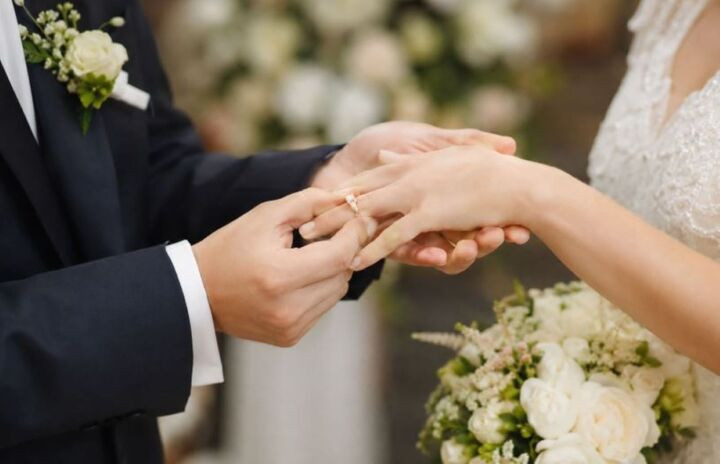 Lương 20 triệu, tiền thuê nhà còn chật vật, người trẻ ngậm ngùi hoãn cưới (Ảnh minh họa)