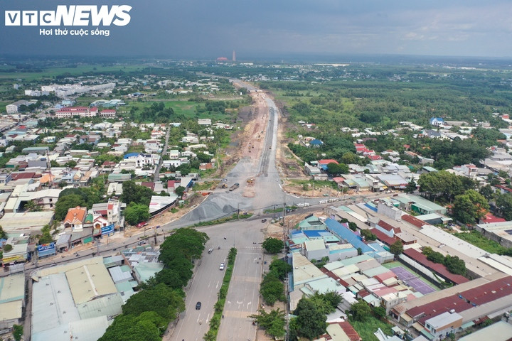 Dự án đường 25C đoạn từ Quốc lộ 51 đến Hương lộ 19 (giai đoạn 1) có điểm đầu giao Hương lộ 19, thuộc xã Phước An và điểm cuối giáp Quốc lộ 51 tại Km2+665,87, thuộc xã Long Phước, TP Đồng Nai. Công trình có tổng mức đầu tư xây lắp của hai gói thầu chính khoảng 287 tỷ đồng.