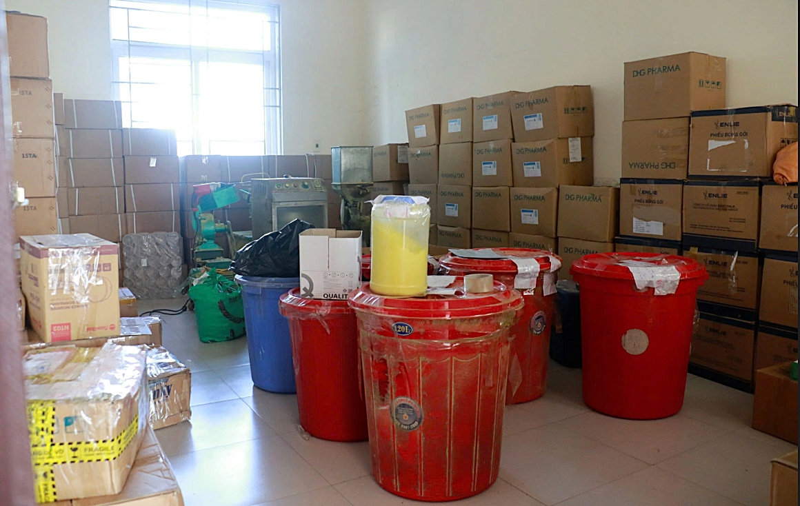 công an nghệ an triệt phá đường dây thuốc giả, thu giữ 20.000 lọ thuốc thành phẩm hình ảnh 4 cong an nghe an triet pha duong day thuoc gia, thu giu 20.000 lo thuoc thanh pham hinh anh 4