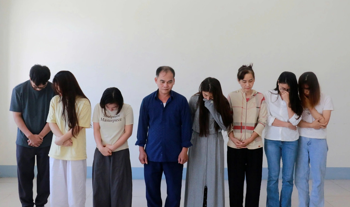 công an nghệ an triệt phá đường dây thuốc giả, thu giữ 20.000 lọ thuốc thành phẩm hình ảnh 2 cong an nghe an triet pha duong day thuoc gia, thu giu 20.000 lo thuoc thanh pham hinh anh 2