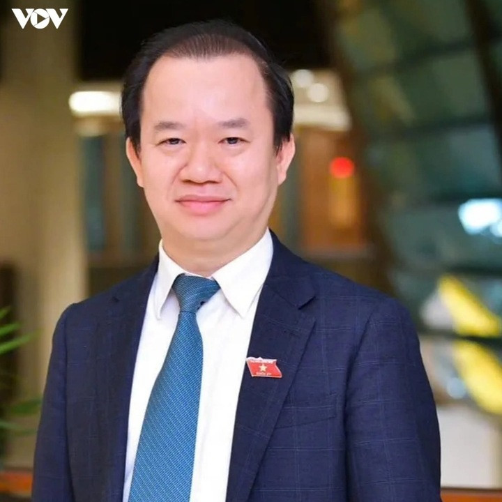 Phó Giáo sư, Tiến sĩ Bùi Hoài Sơn, Đại biểu Quốc hội, Phó Trưởng Ban Tuyên giáo Trung ương.