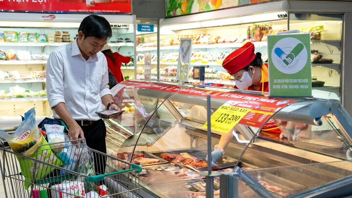 Sản phẩm VISSAN có tem truy xuất nguồn gốc sản phẩm. (Ảnh: SATRA)