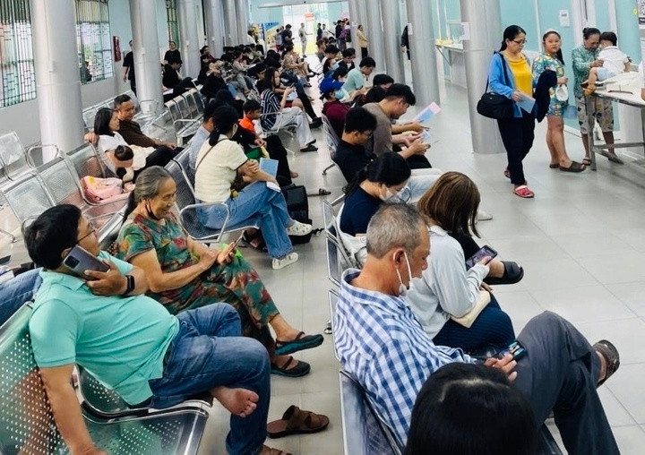 Người dân đi tiêm tại Viện Pasteur TP.HCM. (Ảnh minh họa)