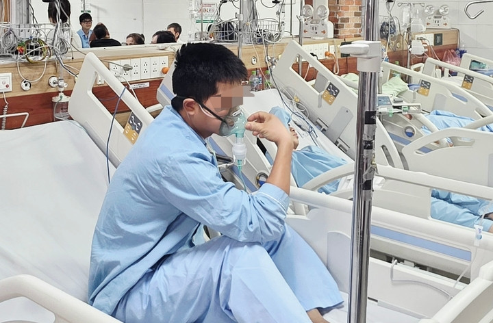 Các nạn nhân khác đang được theo dõi sát để điều trị kịp thời tại Trung tâm Chống độc. (Ảnh: Nguyên Hà)