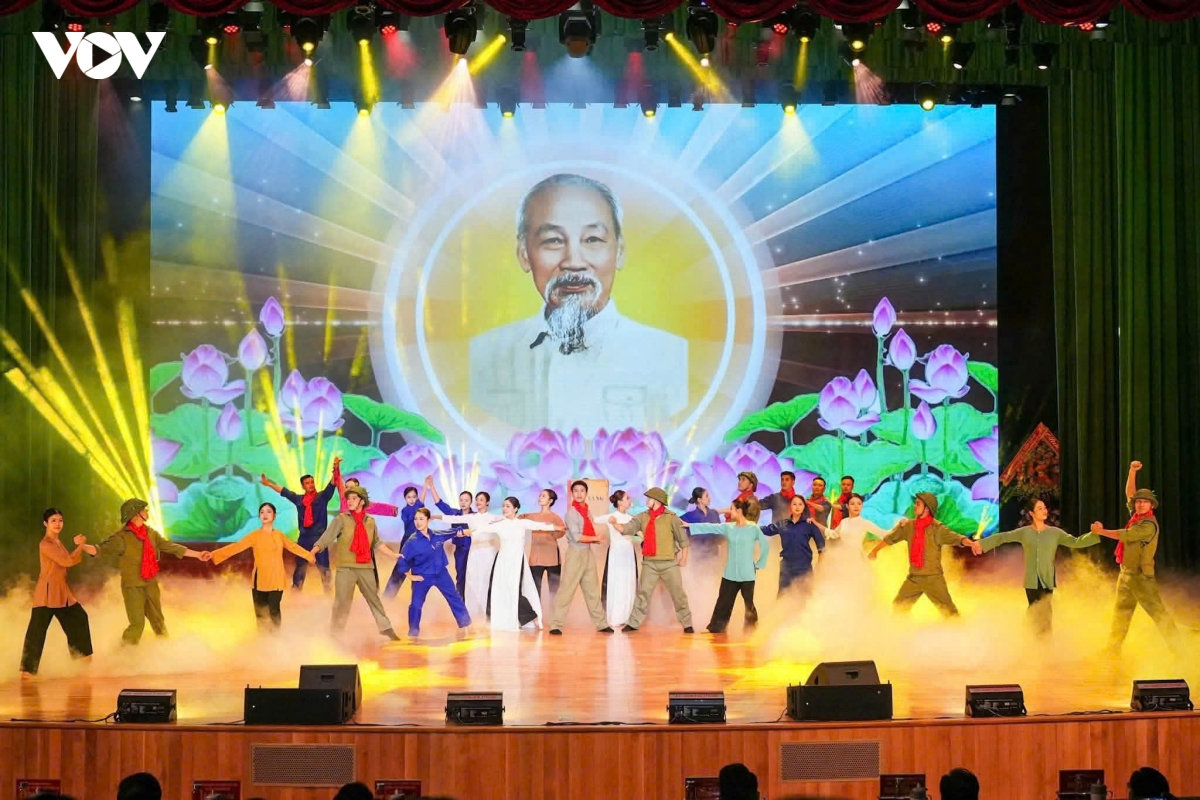 kỷ niệm 80 năm ngày chủ tịch hồ chí minh lần đầu tiên về thăm hải phòng hình ảnh 1 ky niem 80 nam ngay chu tich ho chi minh lan dau tien ve tham hai phong hinh anh 1
