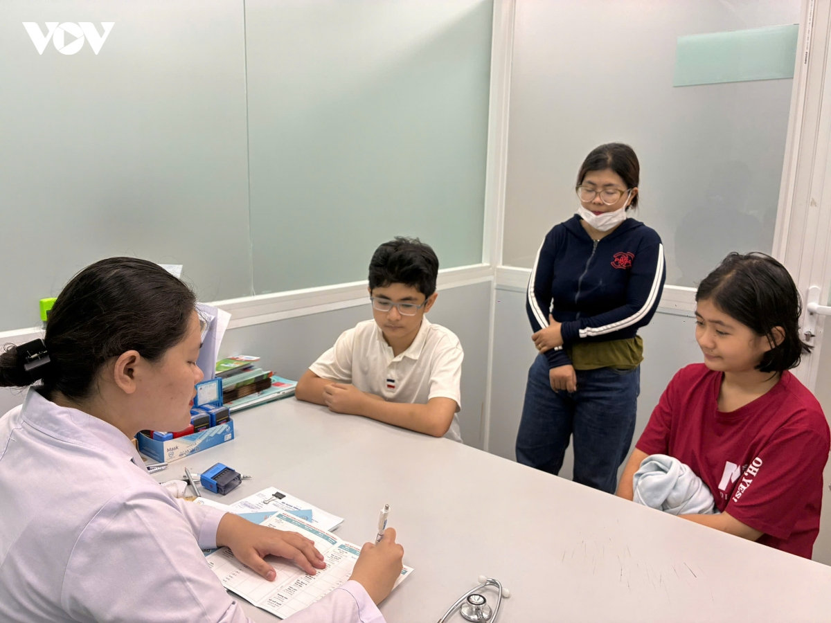 nhu cầu tiêm vaccine não mô cầu tăng mạnh, bác sĩ cảnh báo bệnh diễn tiến nhanh hình ảnh 1 nhu cau tiem vaccine nao mo cau tang manh, bac si canh bao benh dien tien nhanh hinh anh 1