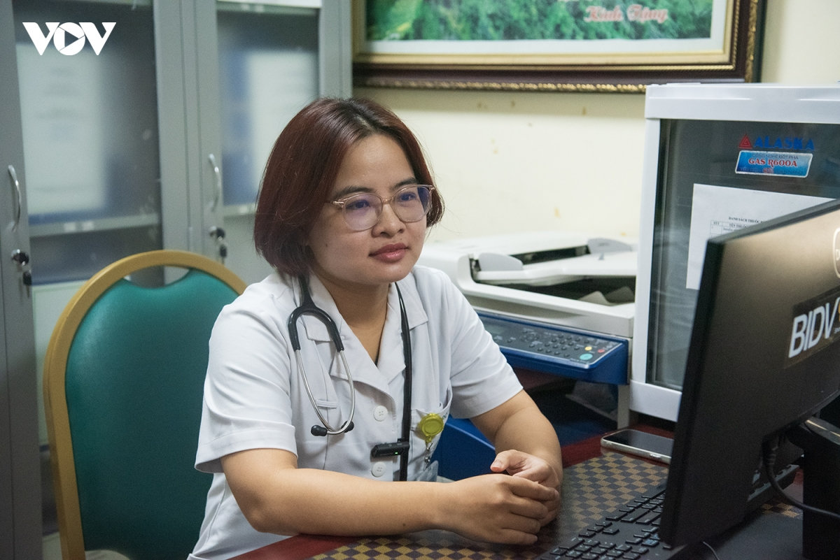 phia sau nhung ca truc xuyen dem cua nu bac si dot quy hinh anh 9