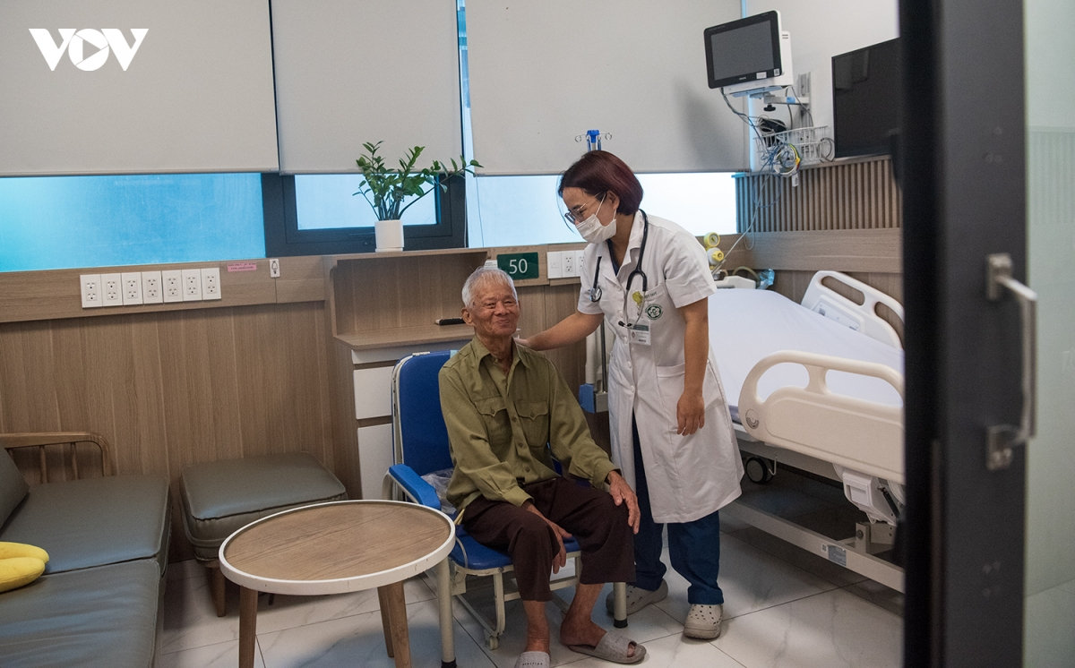 phia sau nhung ca truc xuyen dem cua nu bac si dot quy hinh anh 11