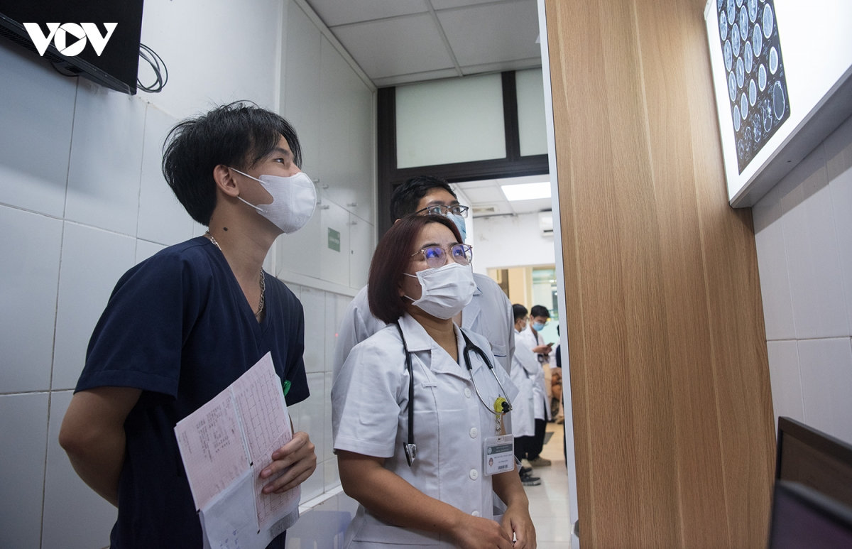 phia sau nhung ca truc xuyen dem cua nu bac si dot quy hinh anh 13