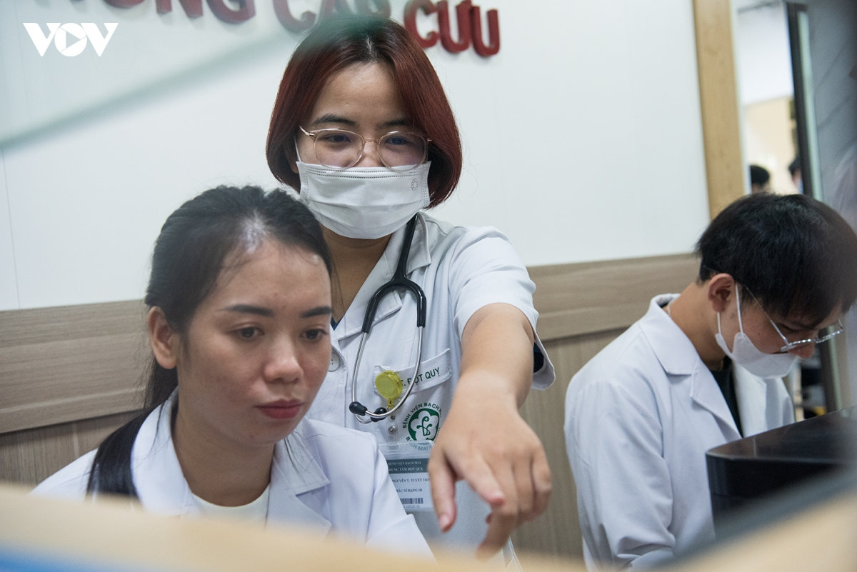 phia sau nhung ca truc xuyen dem cua nu bac si dot quy hinh anh 5