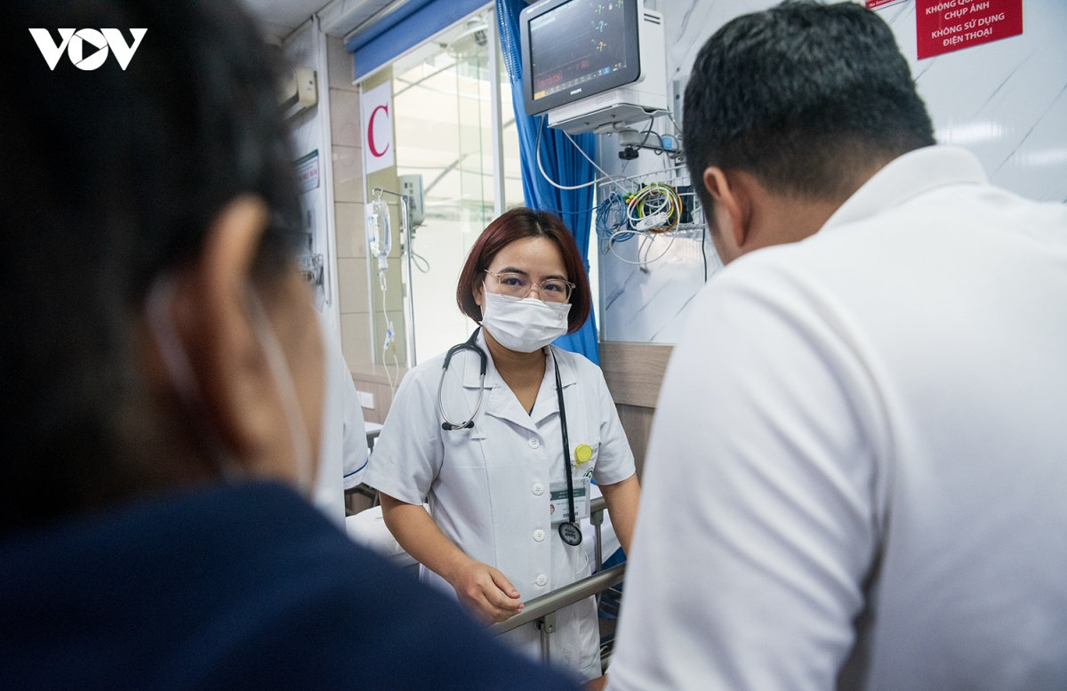 phia sau nhung ca truc xuyen dem cua nu bac si dot quy hinh anh 2