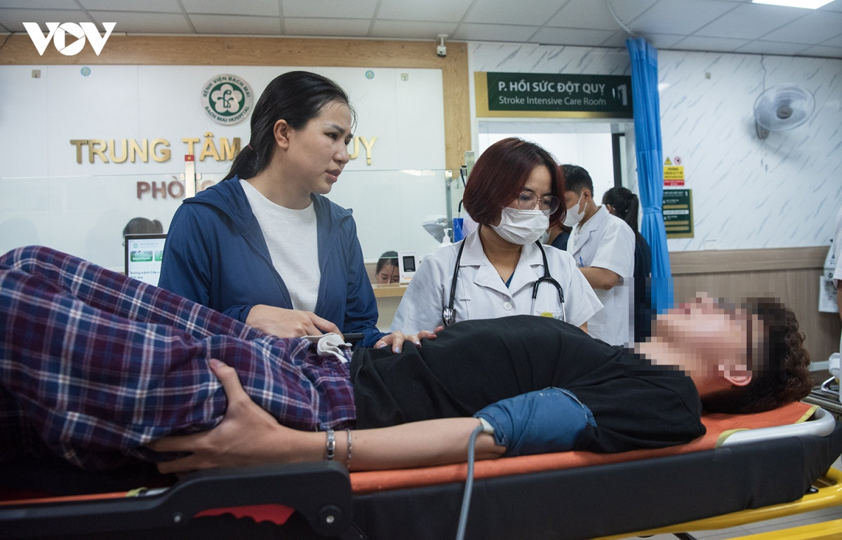 phia sau nhung ca truc xuyen dem cua nu bac si dot quy hinh anh 1