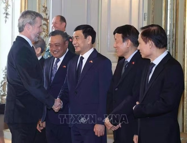 nha vua Dan mach va hoang hau chu tri le tien tong bi thu, chu tich nuoc to lam va phu nhan hinh anh 3