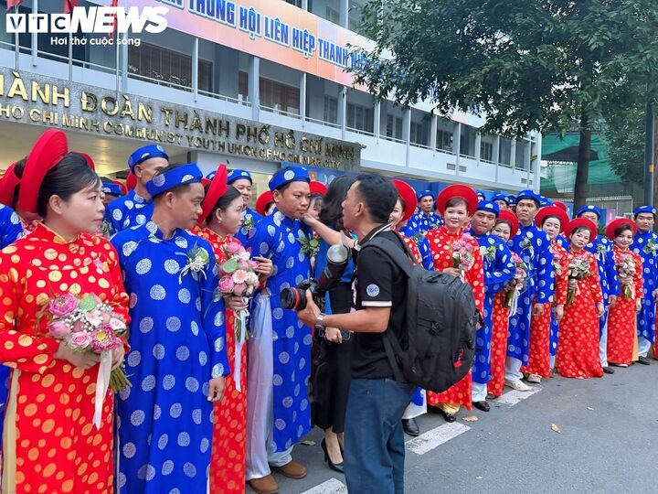 người đàn ông hơn 10 năm chụp ảnh cưới miễn phí cho các cặp vợ chồng nghèo hình ảnh 1 nguoi dan ong hon 10 nam chup anh cuoi mien phi cho cac cap vo chong ngheo hinh anh 1