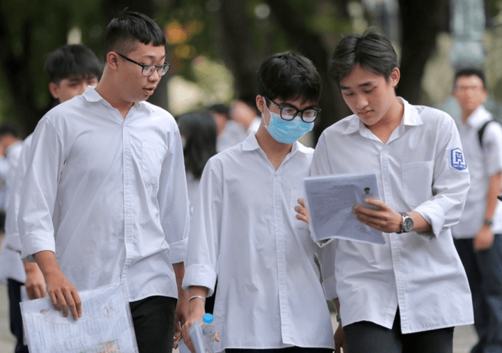 Bộ GD&ĐT đề xuất 3 phương thức tiếp nhận học sinh lớp 10, gồm xét tuyển, thi tuyển, xét tuyển kết hợp thi tuyển. (Ảnh minh họa)