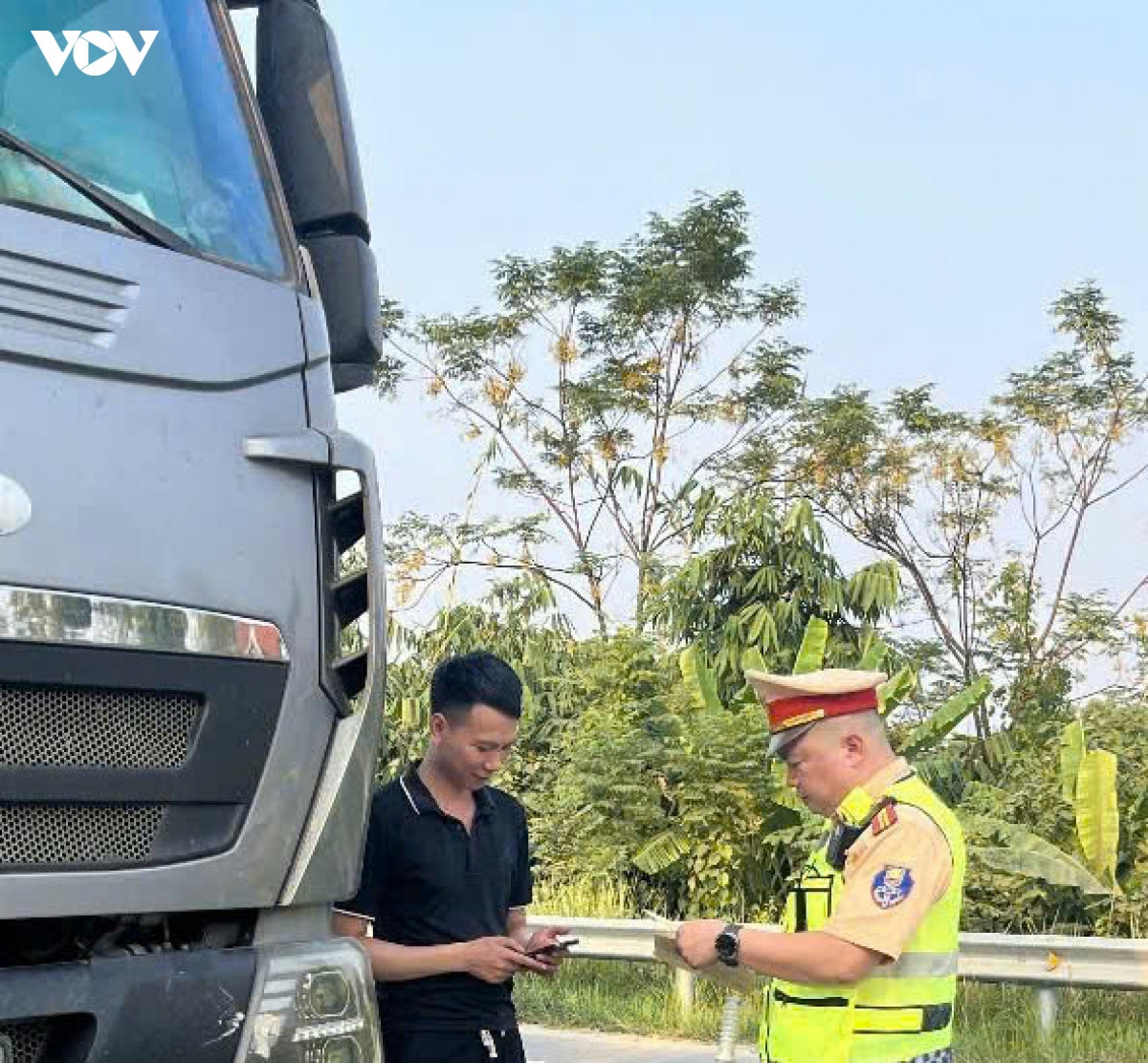 phú thọ xử lý nhiều xe chở vật liệu rơi vãi, chở quá tải hình ảnh 4 phu tho xu ly nhieu xe cho vat lieu roi vai, cho qua tai hinh anh 4