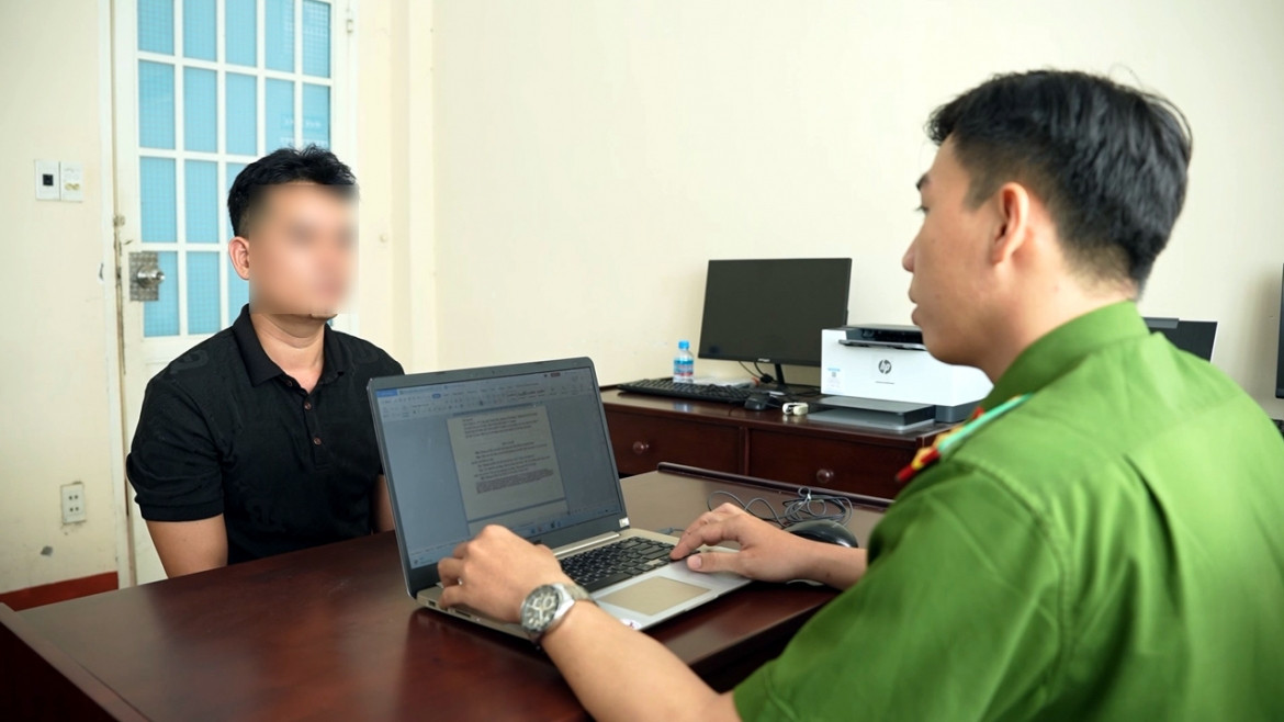 bắt nghi phạm dùng dao cướp tiệm vàng ở tp.hcm sau 40 phút hình ảnh 1 bat nghi pham dung dao cuop tiem vang o tp.hcm sau 40 phut hinh anh 1