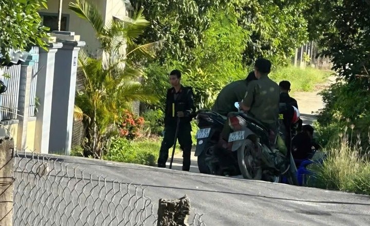 chốt chặn nhiều tuyến đường, truy tìm 3 phạm nhân trốn trại a2 ở khánh hòa hình ảnh 2 chot chan nhieu tuyen duong, truy tim 3 pham nhan tron trai a2 o khanh hoa hinh anh 2