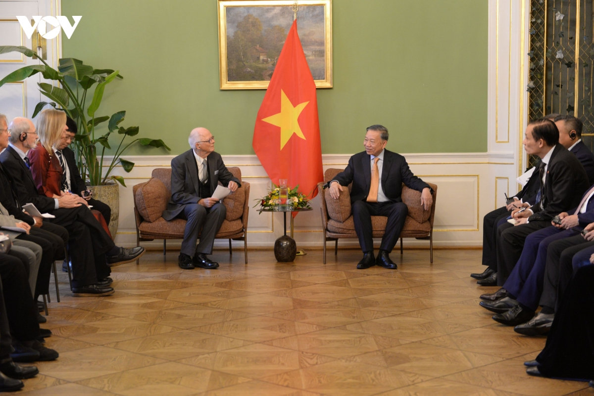 toan canh chuyen tham eu, Dan mach va vuong quoc bi cua tong bi thu, chu tich nuoc to lam hinh anh 11