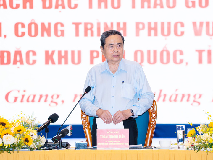 Chủ tịch Quốc hội Trần Thanh Mẫn làm việc tại Phú Quốc trưa 25/10. (Ảnh: Dung Dung)